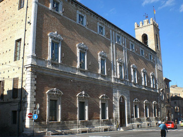 il comune di osimo. foto: parsifal (wikicommons cc)