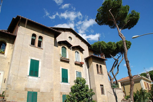 una casa popolare degli anni trenta a roma. foto: mcalamelli (flickr.com cc)