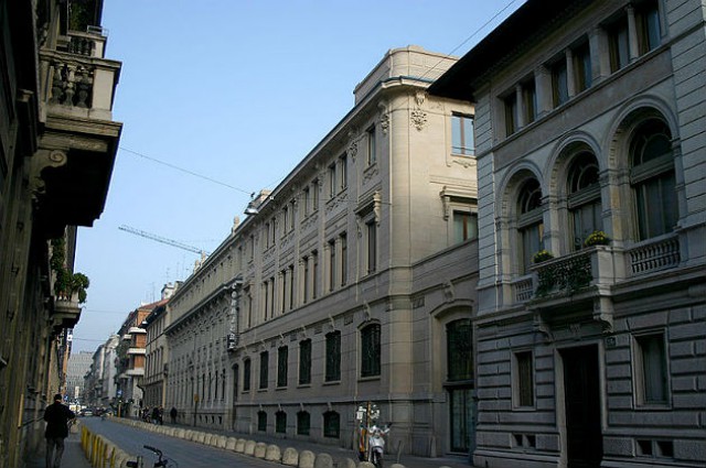 la sede del corriere della sera in via solferino. foto: giovanni dall'orto. wikicommons