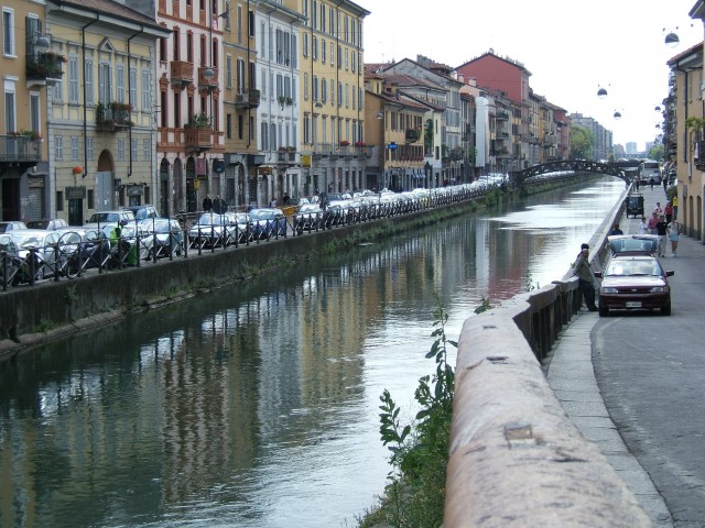 Immobili abbandonati sui Navigli a Milano