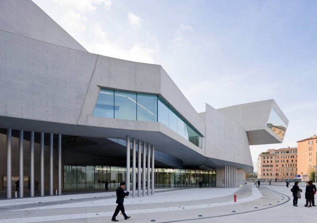 Maxxi - Museo nazionale delle arti del XXI secolo (www.zaha-hadid.com)