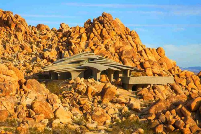 Desert House in Joshua Tree, California (Kendrick Bangs Kellog)