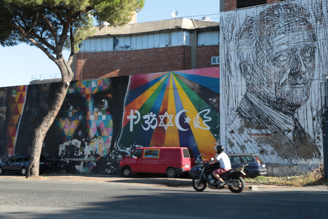 La facciata del complesso occupato in via Prenestina 913 a Roma / Paolo Codato