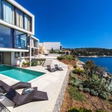 Case da sogno: una villa elegante e sofisticata davanti al mare cristallino della croazia (fotogallery)