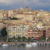Sulla costa sud della Sardegna si vende con ribassi del 30%, ma il mercato del lusso non conosce crisi