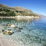 Nella città siciliana di sciacca, una casa bianca con vista mozzafiato sul golfo