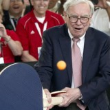 I 7 divertenti insegnamenti sugli affari che puoi apprendere dall'ultima lettera di Warren Buffett ai suoi azionisti