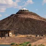 In California si vende una casa in cima a un vulcano degna dei personaggi più cattivi della saga di James Bond (Fotogallery)