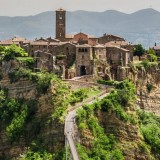 Civita di Bagnoregio, una passeggiata attraverso la “città che muore” (Fotogallery)