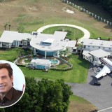 Pista di atterraggio, 5 aerei e piscina: questa è la casa di John Travolta in Florida