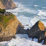 Scopri questa spettacolare casa in vendita con spiaggia e scogliera incluse nel prezzo