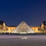 La piramide del Museo del Louvre