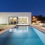 Una casa che si mimetizza nella natura portoghese vicino alla Laguna di Obidos