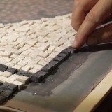 Mestieri in via d’estinzione: una bottega che nasconde la millenaria arte del mosaico