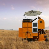 La minicasa più piccola e sostenibile del mondo: costruita su una moto con materiale riciclato