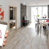 Le grandi città europee chiedono all'Europa un maggiore controllo su Airbnb a causa del suo impatto "disastroso" sul mercato