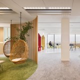 Un design sostenibile e luminoso per un ufficio che guarda al benessere dei dipendenti