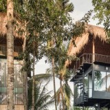 Un hotel a forma di capanna per immergersi nell'esuberante natura di Bali