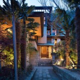 Una villa a Tokyo al più puro stile Frank Lloyd Wright trasformata in un accogliente hotel