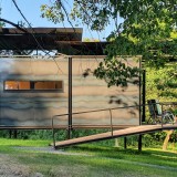 Una minicasa prefabbricata che si adatta a qualsiasi terreno e si mimetizza con l'ambiente circostante