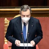 ##Draghi vaccinato, stretta su estero ma "segnale" su aperture