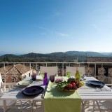 Una splendida villa storica per un investimento vicino al mare di Corfu