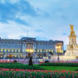 La Regina cerca addetti alla pulizia per Buckingham Palace, ma quanto paga?