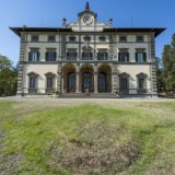 In vendita una storica villa di lusso di fine'800 con dipinti di famosi artistiti in Toscana