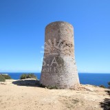 In vendita un'antica base militare con bunker sotterraneo nell'isola di Palma di Maiorca