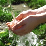 Giornata mondiale dell’acqua 2022: ecco come consumare meno acqua potabile in casa