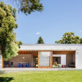 Una casa prefabbricata ecosostenibile perfetta per passare le vacanze estive