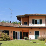 Casa indipendente all'asta con giardino