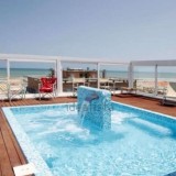 Un hotel quattro stelle vista mare con spa in vendita a Rimini per 5,5 milioni