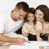 Momento carino insieme per una famiglia
