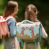 due bambine che vanno a scuola