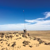 Bir Tawil è un territorio desertico, inospitale, la cui caratteristica principale è un pozzo nella sua zona elevata