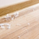 polvere sul pavimento in legno