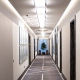 Corridoio con gole luminose