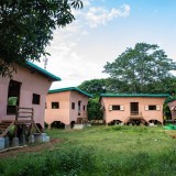 Housing Now Modular Bamboo Housing è un progetto che prevede la costruzione di 26 case modulari destinate alle famiglie sfollate nella regione di Bago