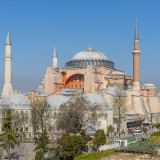 La basilica di Santa Sofia, oggi moschea, è uno dei simboli della città