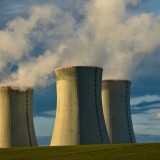 Le torri di una centrale nucleare