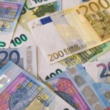 Lasciare soldi sul conto? In 10 anni si brucia fino al 30%