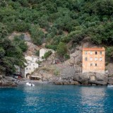 San Fruttuoso, la baia senza auto: abbazia sul mare e statua sommersa