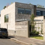 Leyton House è un progetto residenziale sorto su un lotto di terreno ristretto a Londra