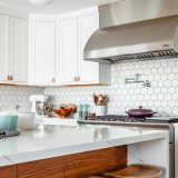 Cucina moderna con moduli e pensili