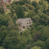 La casa Skylark se ubica en la meseta sobre el cauce fluvial del río Teme en Ludlow.