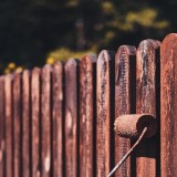 Verniciatura di una ringhiera in legno