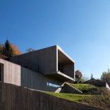 Casa Y, villa brutalista in vendita in Piemonte