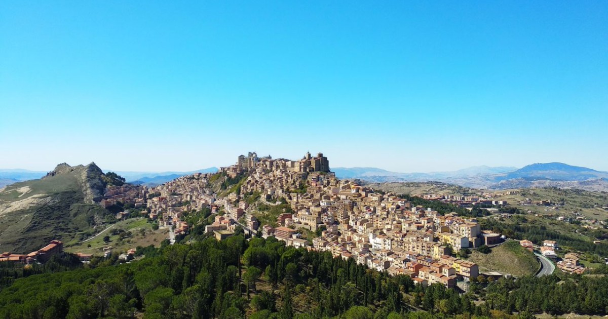 1-Euro-Häuser auf Sizilien: Günstige Immobilien im Dorf Troina ...