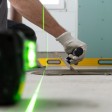 Preparazione alla posa delle piastrelle su un pavimento